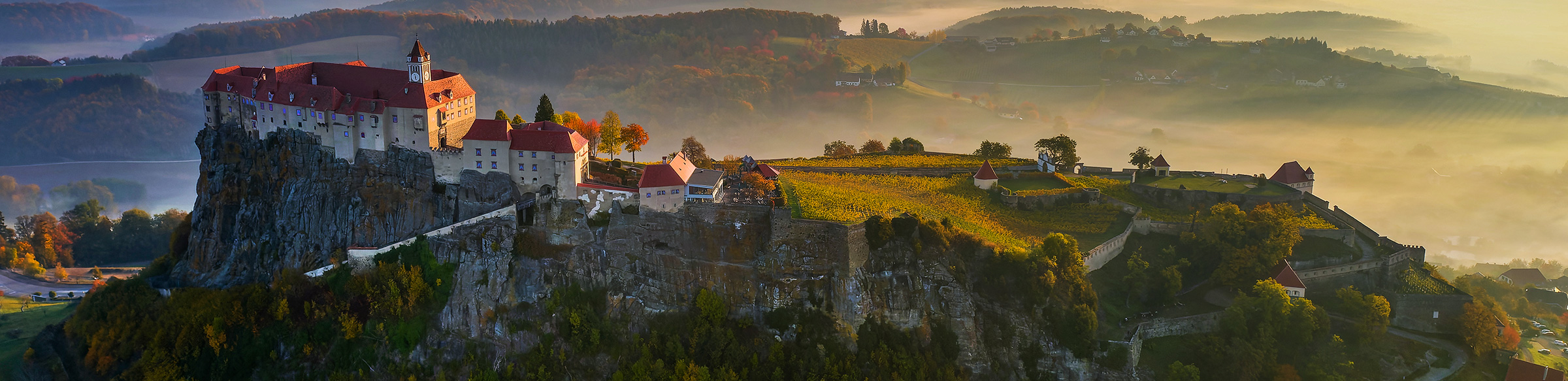 Die Burg Riegersburg im Herbst